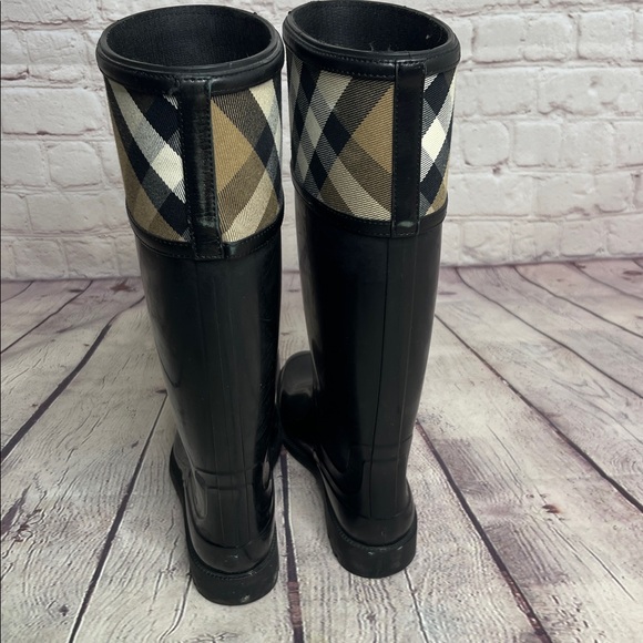 Burberry Crosshill Tall Rain Boots – House Check Plaid - Picture 3 of 16